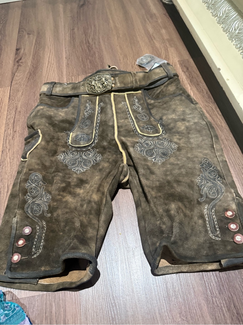 Traditional Men's Brown Leather Lederhosen Shorts with Embroidered Detail